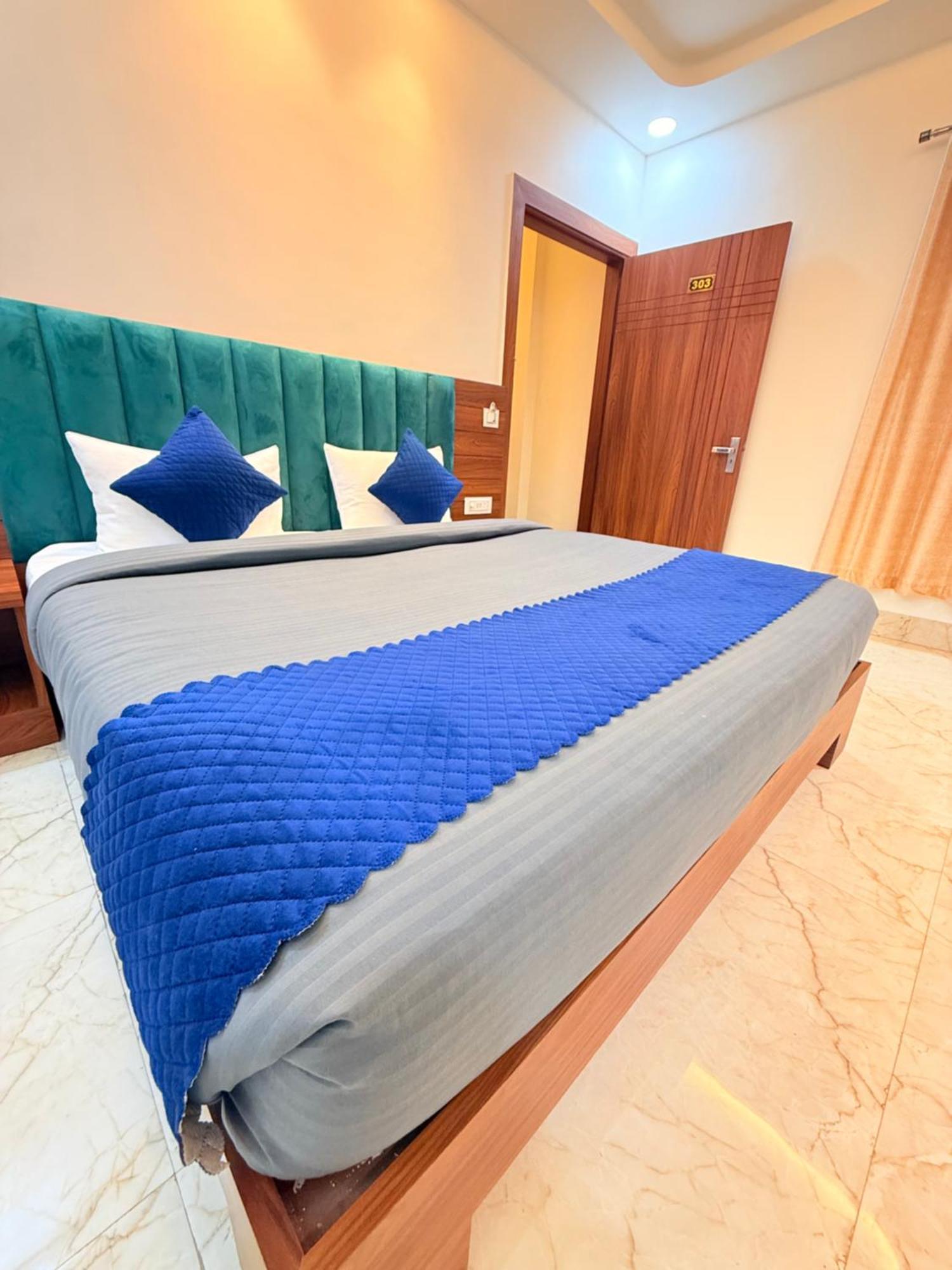 Hotel Tulip Light Mathura Zewnętrze zdjęcie