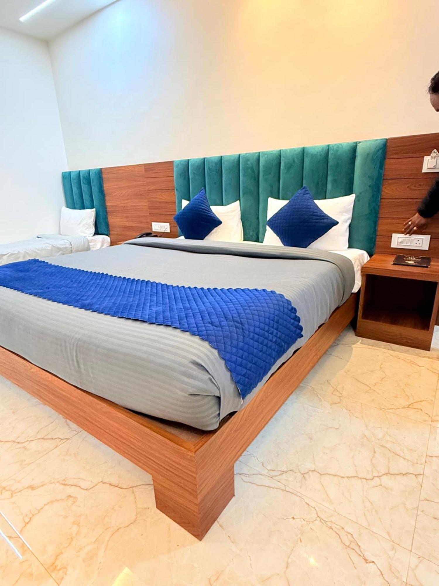 Hotel Tulip Light Mathura Zewnętrze zdjęcie