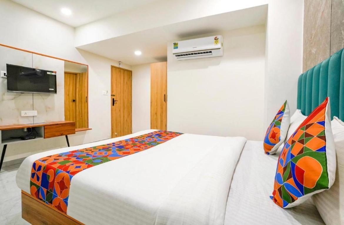 Hotel Tulip Light Mathura Zewnętrze zdjęcie